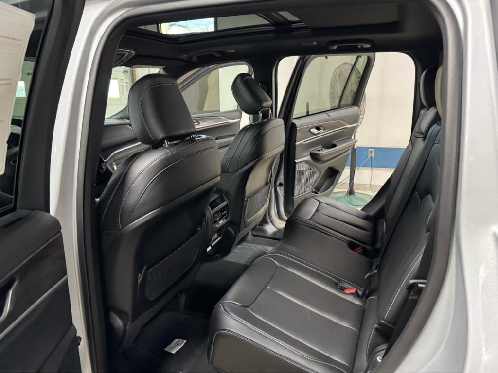 new 2025 Jeep Grand Cherokee car, priced at $56,655