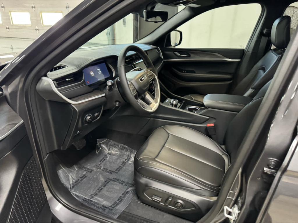 new 2025 Jeep Grand Cherokee car, priced at $53,930