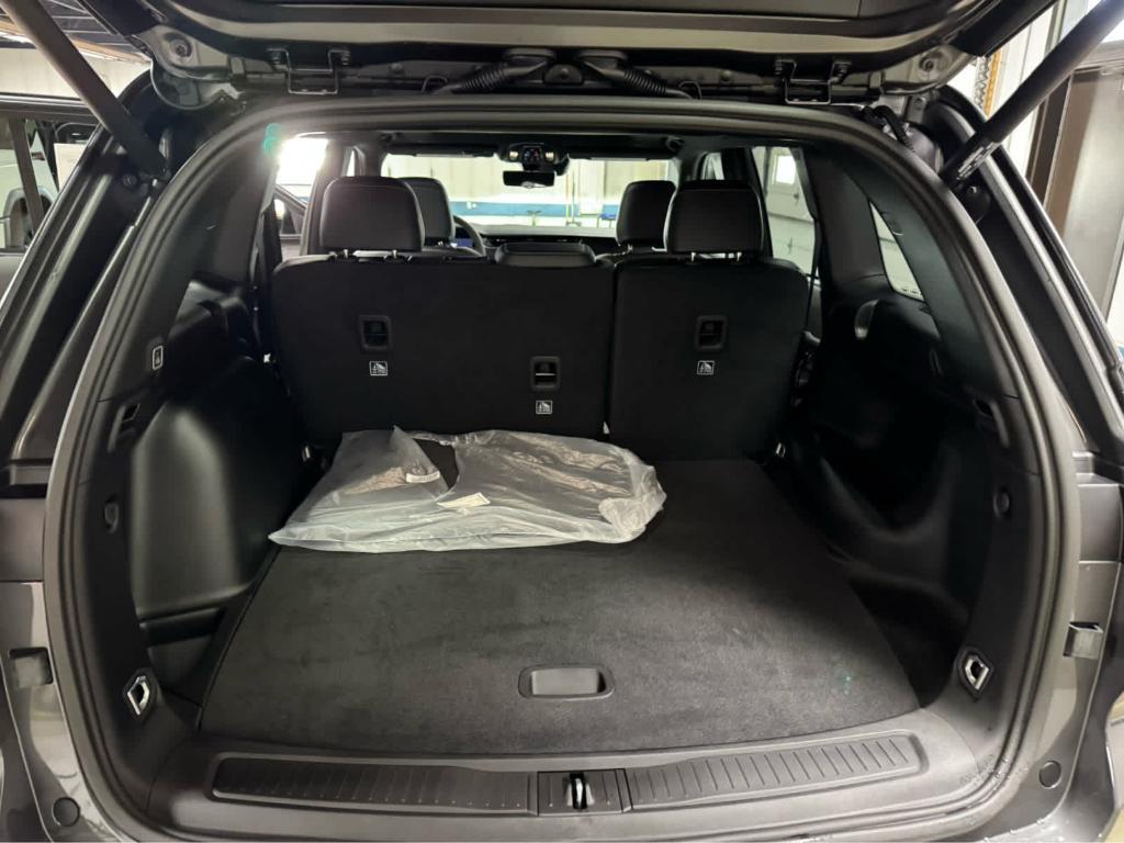new 2025 Jeep Grand Cherokee car, priced at $53,930