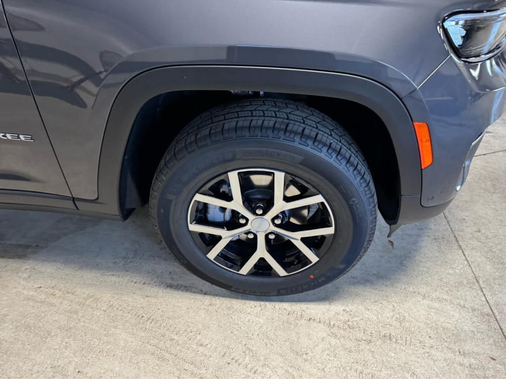 new 2025 Jeep Grand Cherokee car, priced at $53,930