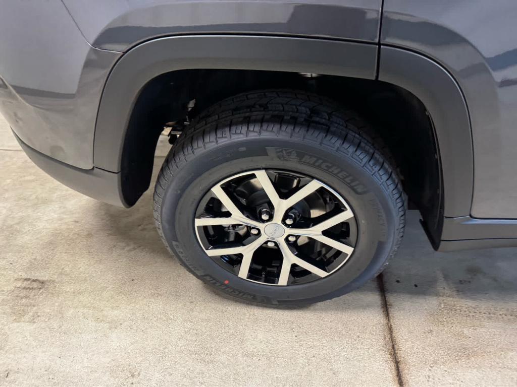 new 2025 Jeep Grand Cherokee car, priced at $53,930