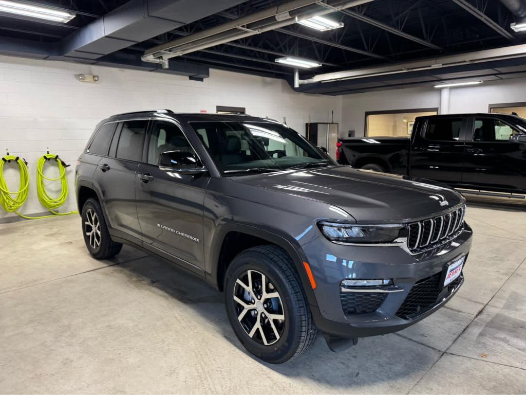 new 2025 Jeep Grand Cherokee car, priced at $53,930