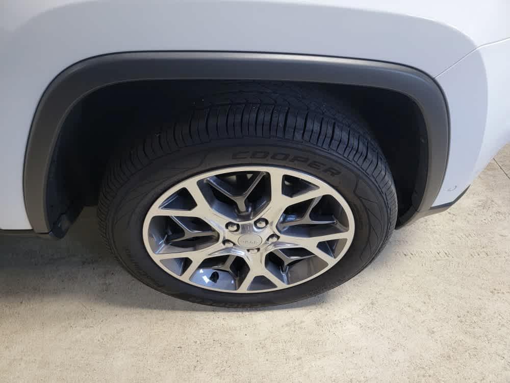 used 2022 Jeep Grand Cherokee WK car, priced at $29,895