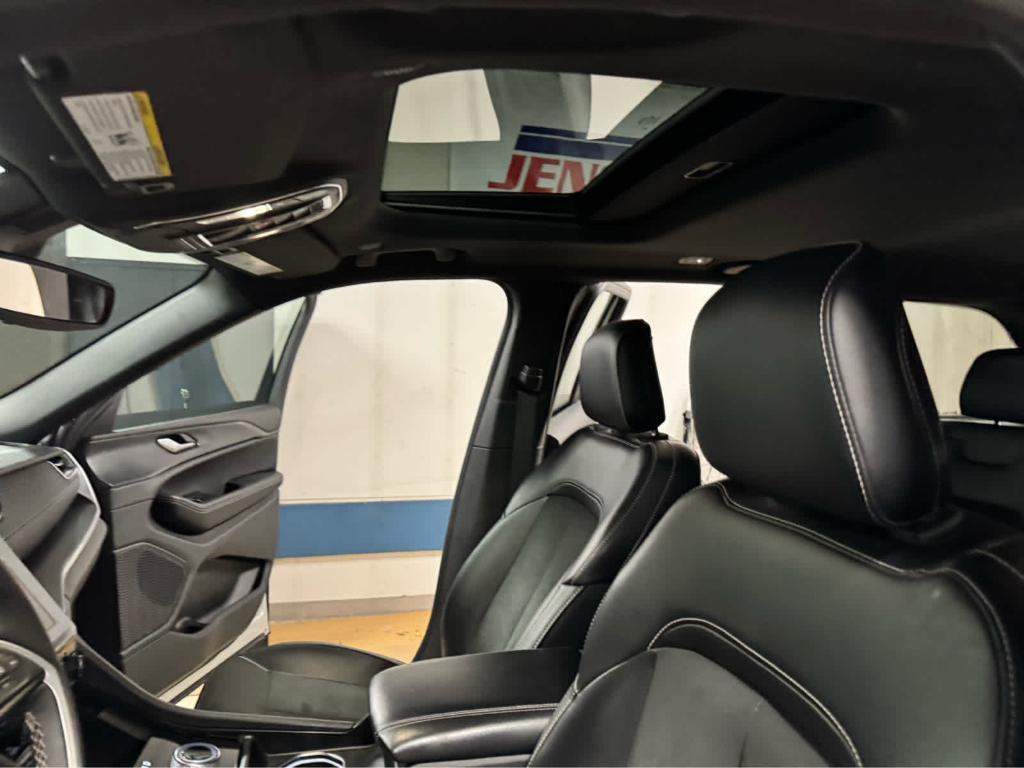 used 2024 Jeep Grand Cherokee car, priced at $37,595