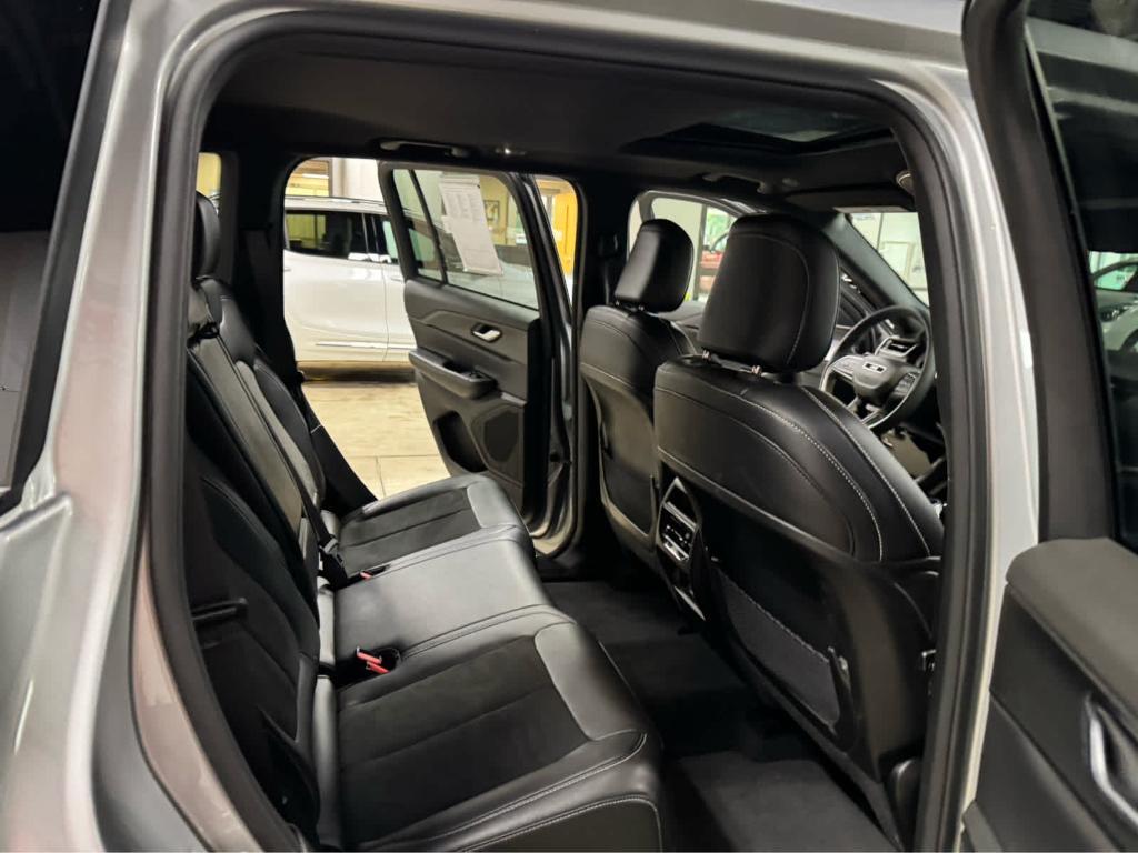 used 2024 Jeep Grand Cherokee car, priced at $37,595
