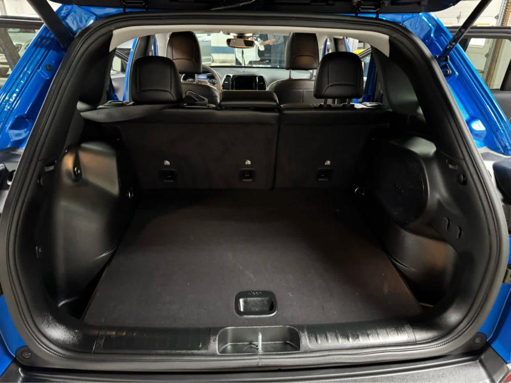 used 2022 Jeep Cherokee car, priced at $27,995