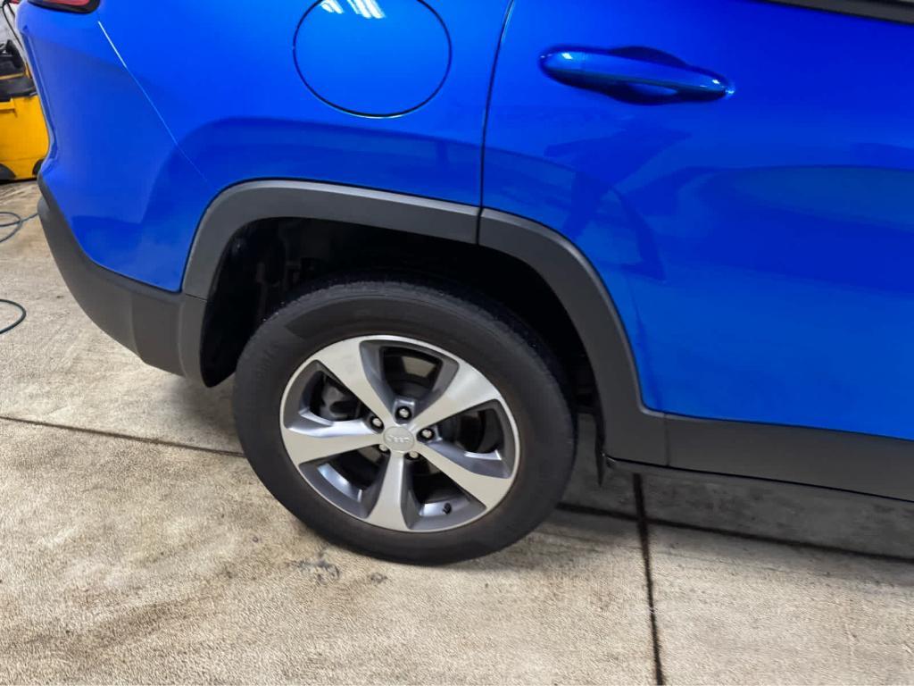 used 2022 Jeep Cherokee car, priced at $27,995