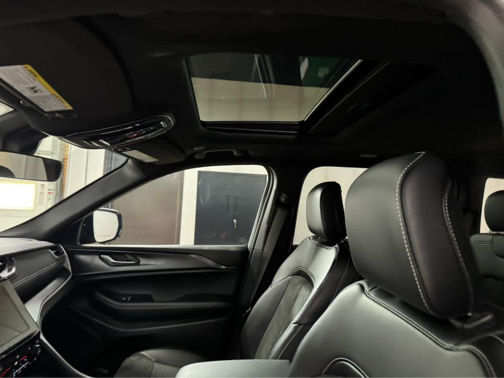 new 2025 Jeep Grand Cherokee car, priced at $49,170