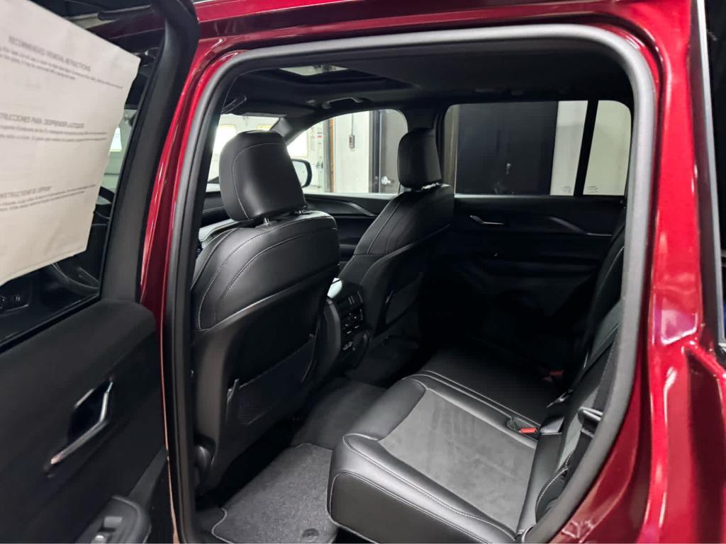 new 2025 Jeep Grand Cherokee car, priced at $49,170