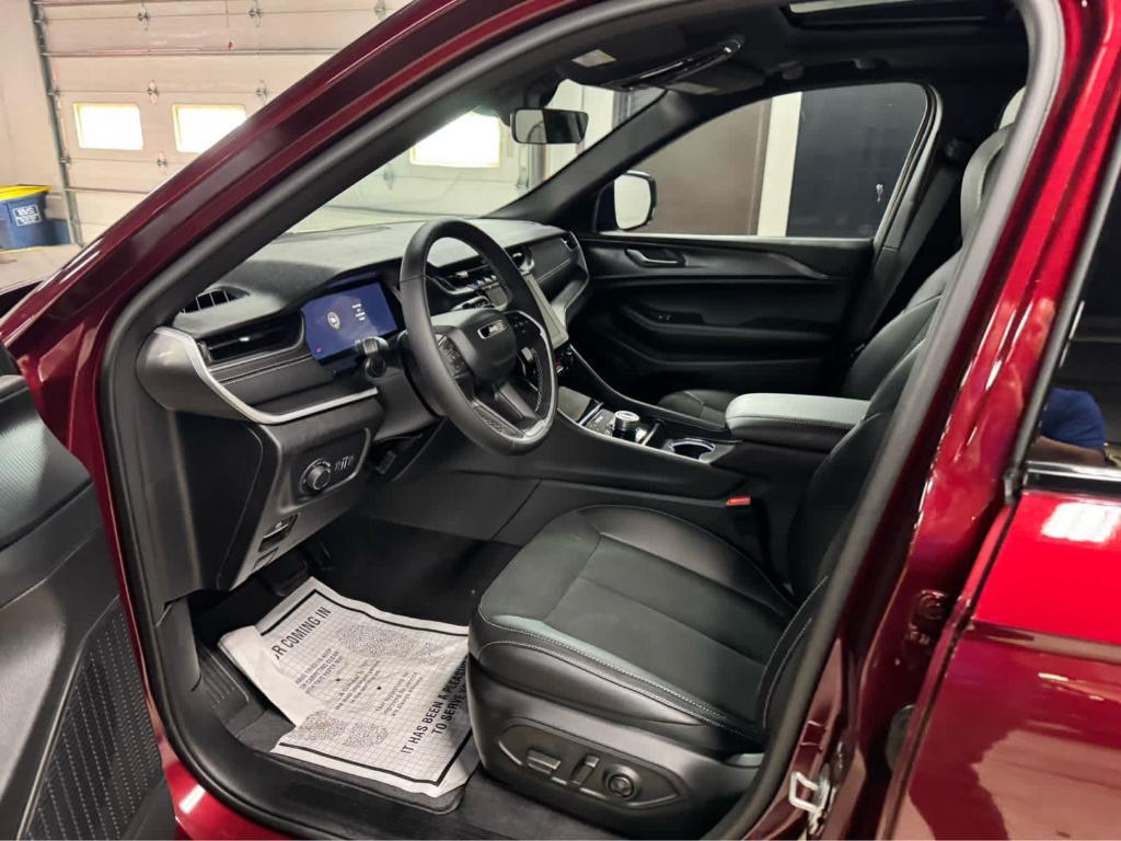 new 2025 Jeep Grand Cherokee car, priced at $49,170