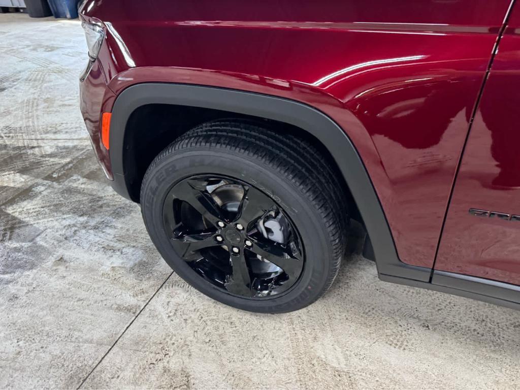 new 2025 Jeep Grand Cherokee car, priced at $49,170