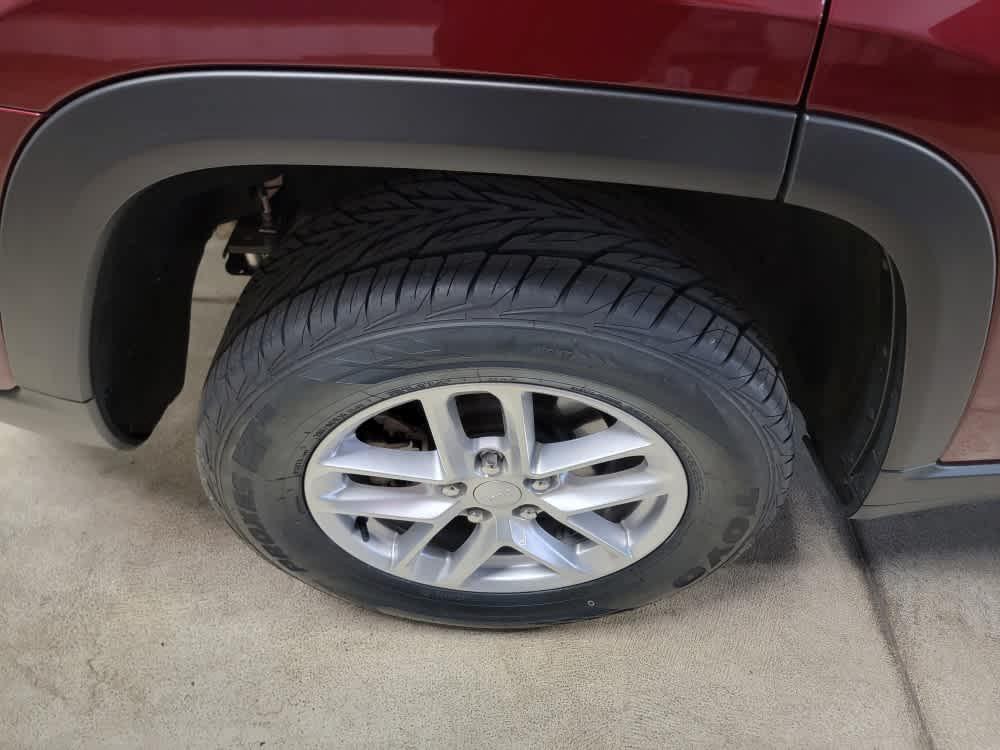 used 2023 Jeep Grand Cherokee car, priced at $28,295