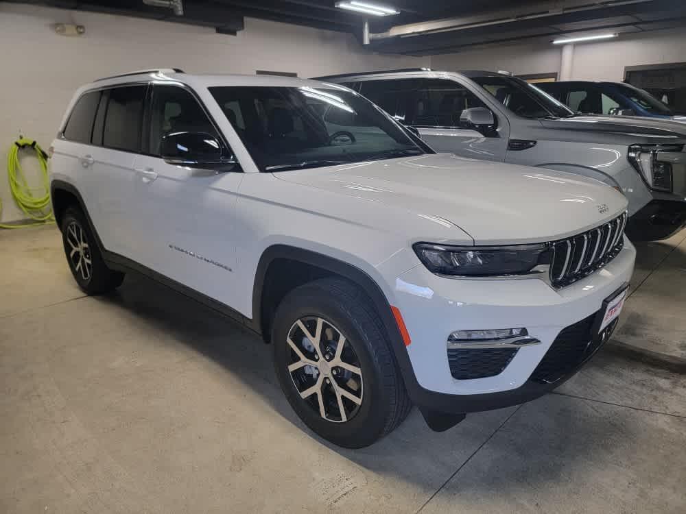 new 2025 Jeep Grand Cherokee car, priced at $47,895