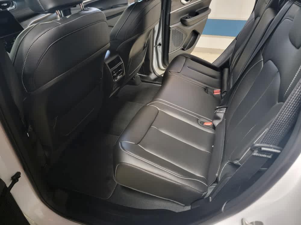 new 2025 Jeep Grand Cherokee car, priced at $47,895