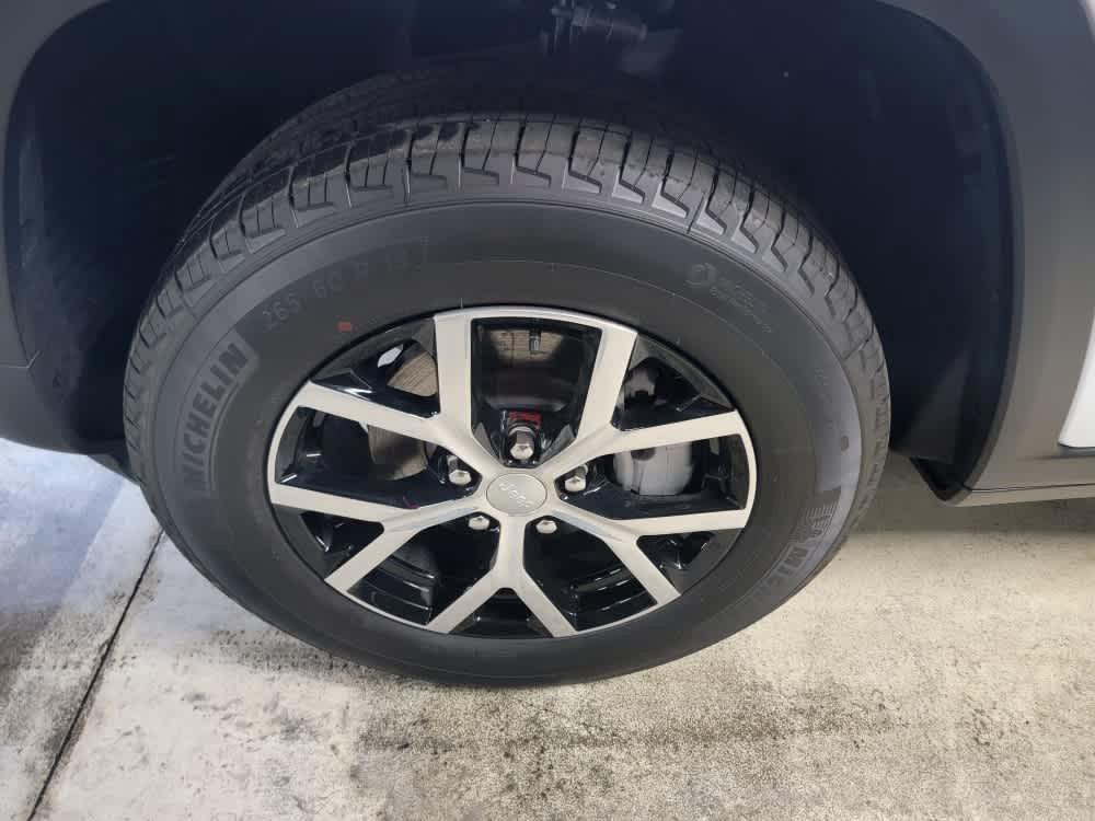 new 2025 Jeep Grand Cherokee car, priced at $47,895