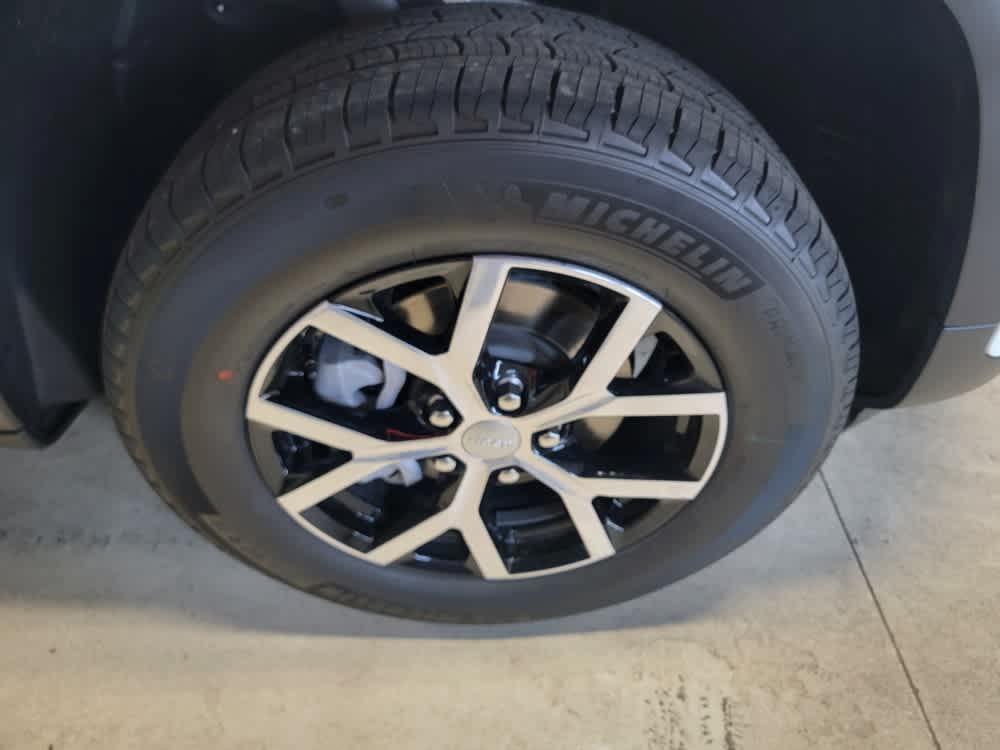 new 2025 Jeep Grand Cherokee car, priced at $47,895