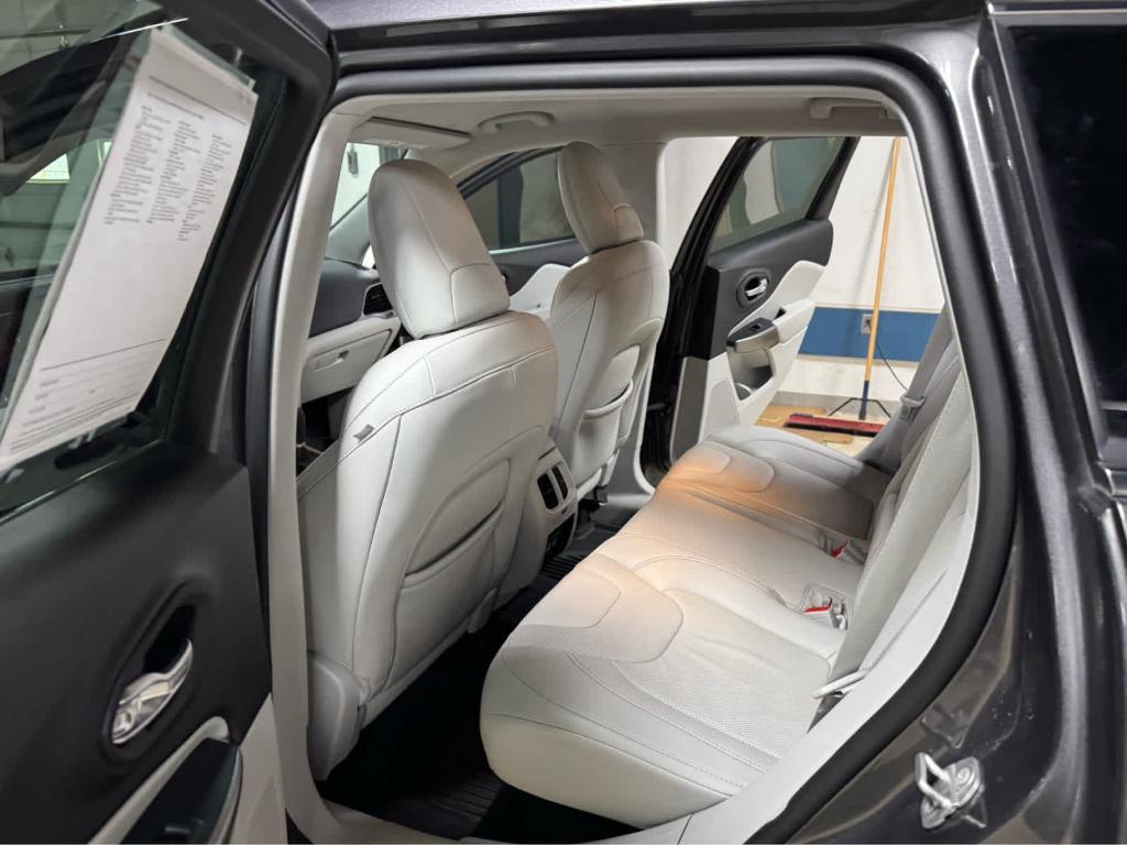 used 2021 Jeep Cherokee car, priced at $23,995