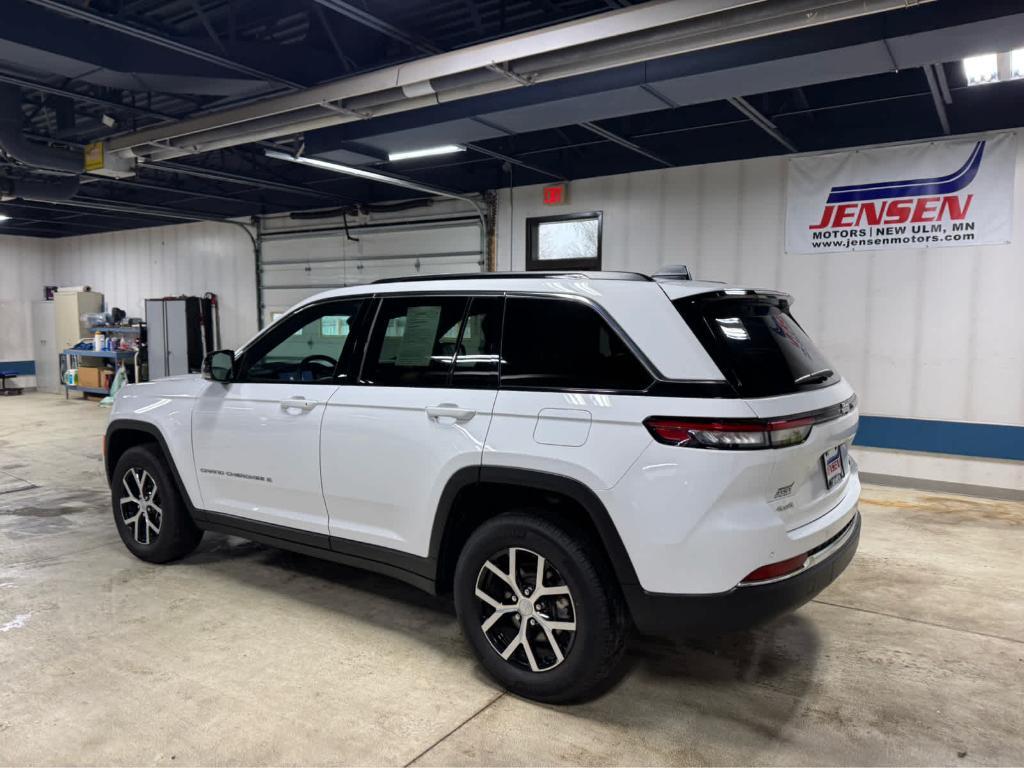 used 2024 Jeep Grand Cherokee car, priced at $37,995