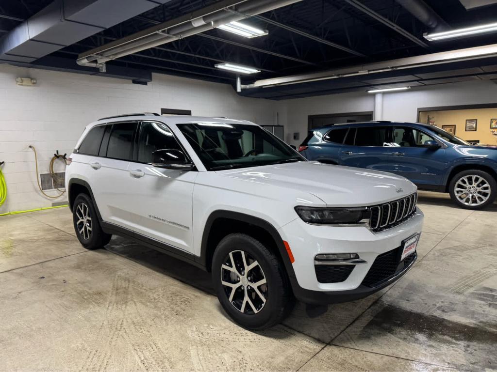 used 2024 Jeep Grand Cherokee car, priced at $37,995