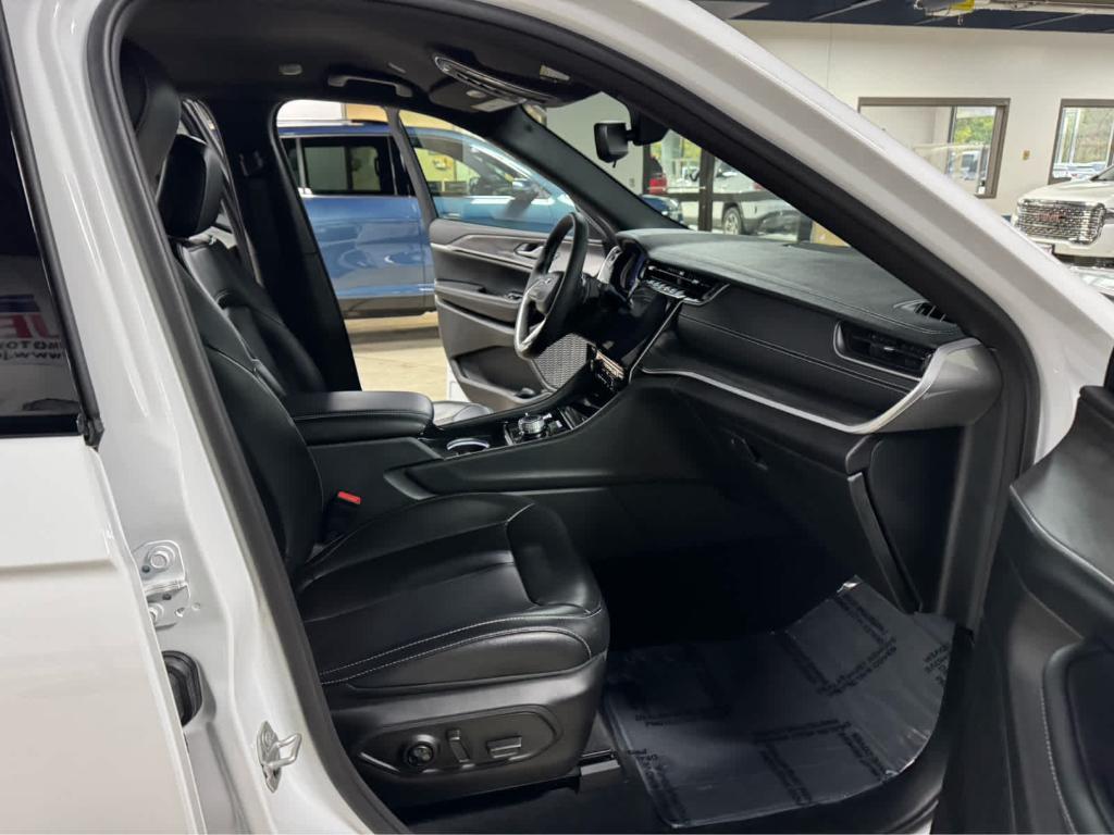 used 2024 Jeep Grand Cherokee car, priced at $37,995