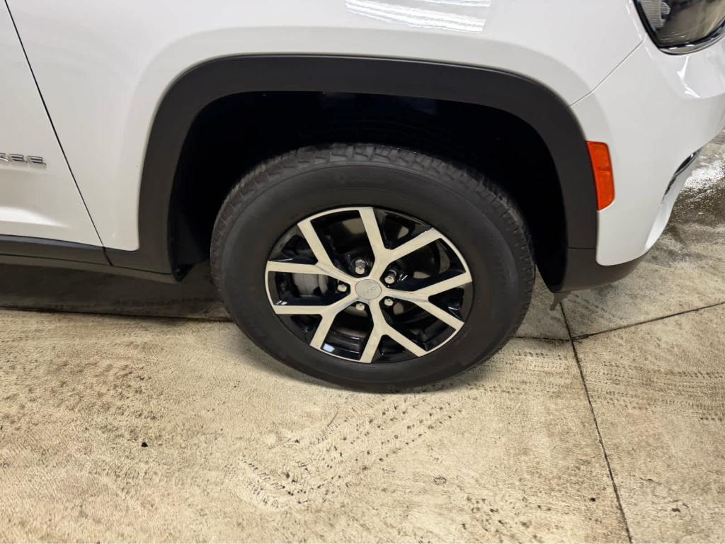 used 2024 Jeep Grand Cherokee car, priced at $37,995