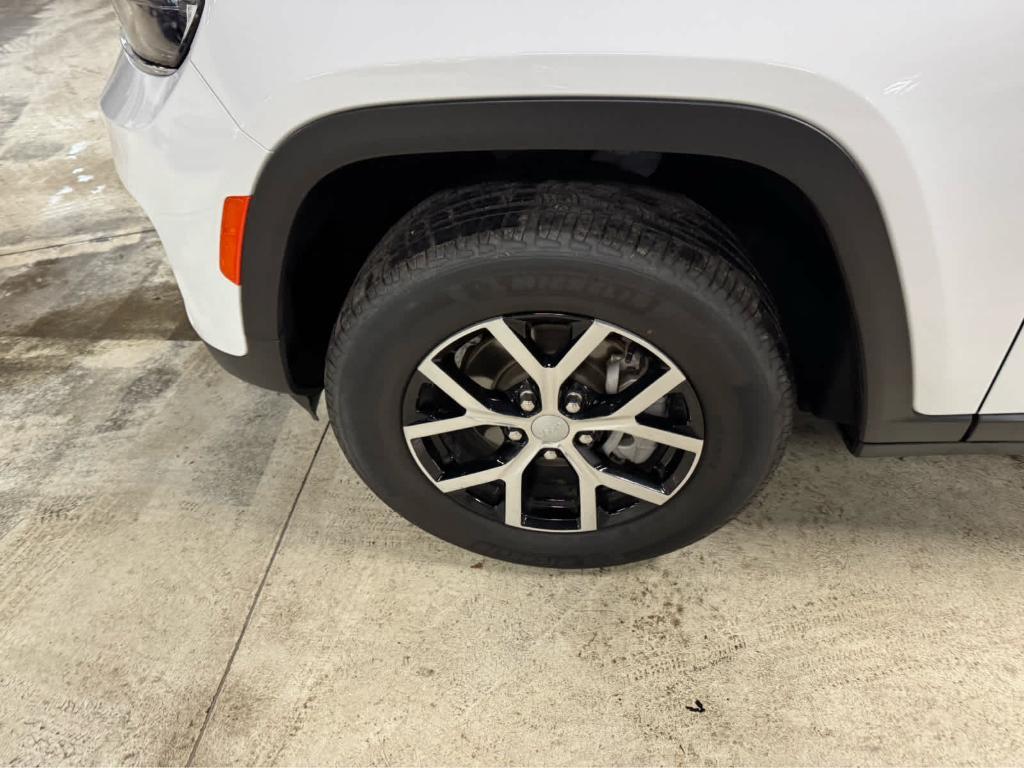 used 2024 Jeep Grand Cherokee car, priced at $37,995