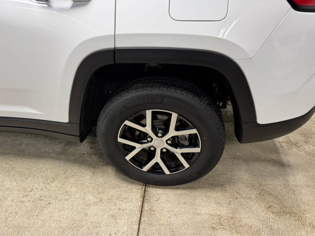 used 2024 Jeep Grand Cherokee car, priced at $37,995