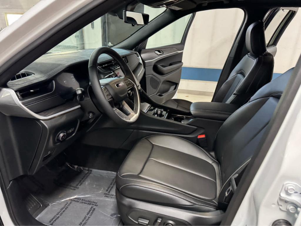 new 2025 Jeep Grand Cherokee car, priced at $53,335