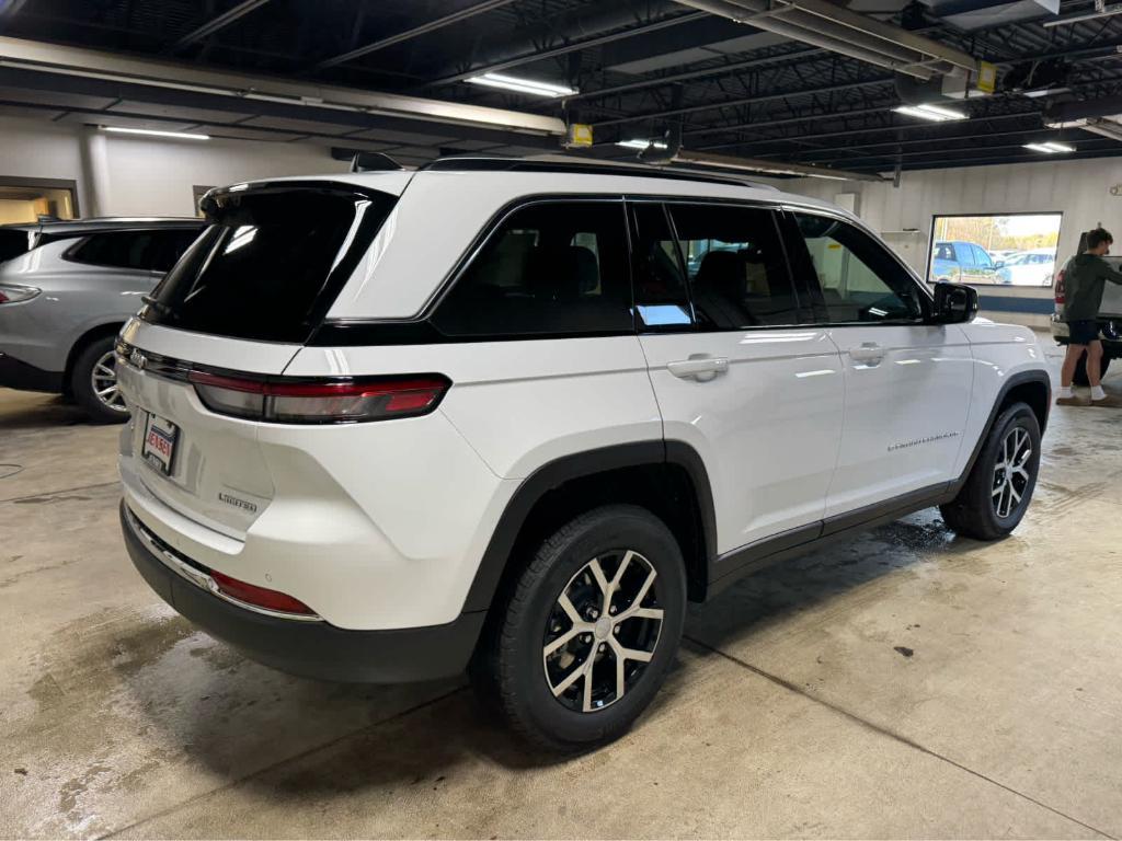 new 2025 Jeep Grand Cherokee car, priced at $53,335