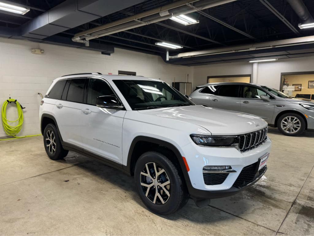 new 2025 Jeep Grand Cherokee car, priced at $53,335