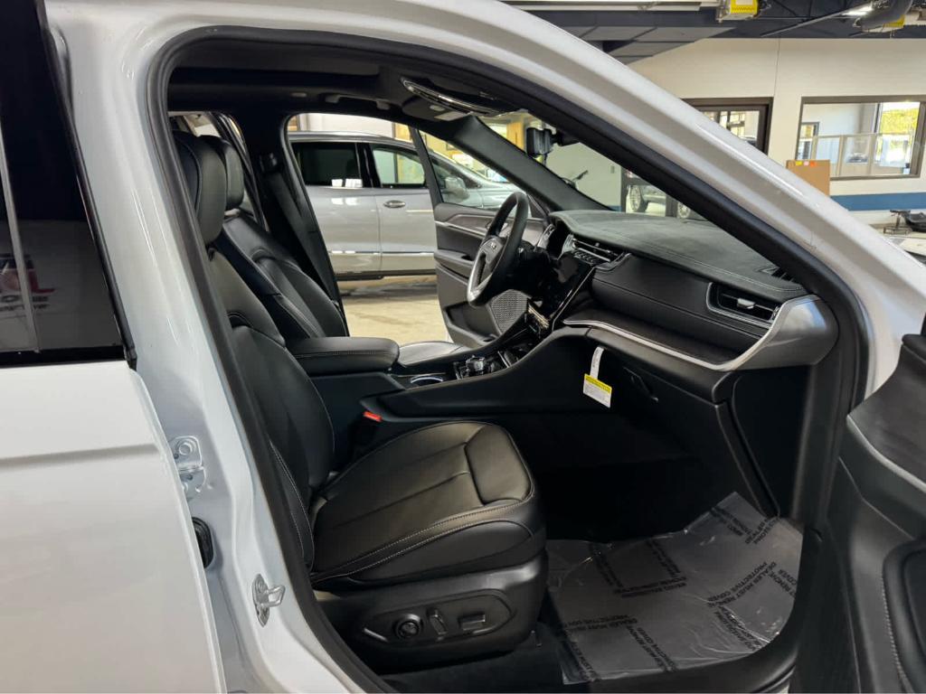 new 2025 Jeep Grand Cherokee car, priced at $53,335