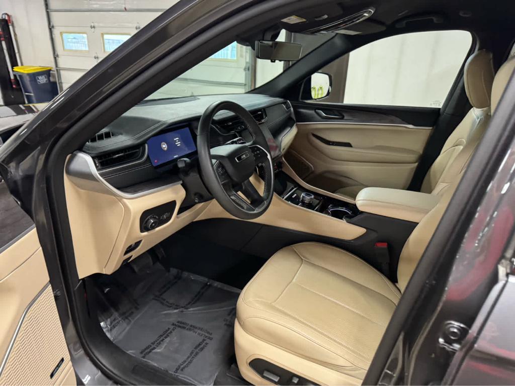 used 2023 Jeep Grand Cherokee car, priced at $34,995