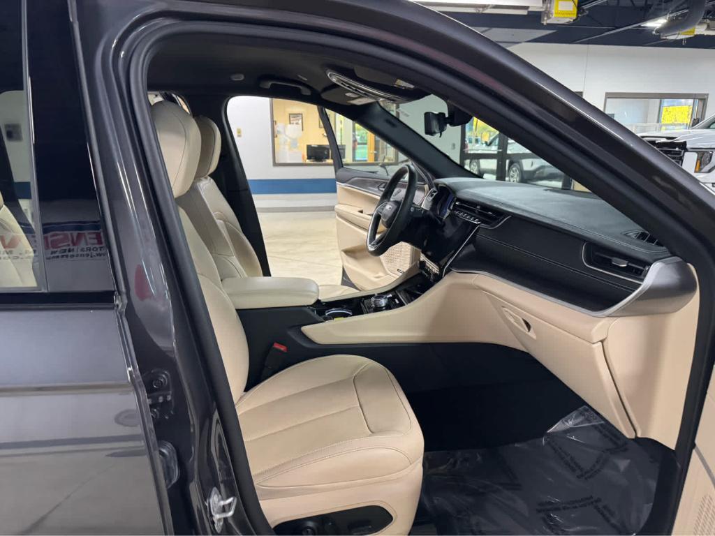 used 2023 Jeep Grand Cherokee car, priced at $34,995