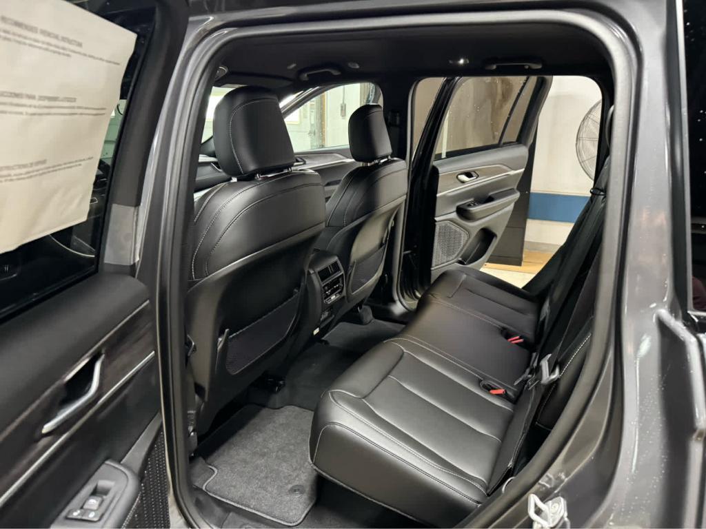 new 2025 Jeep Grand Cherokee car, priced at $47,495