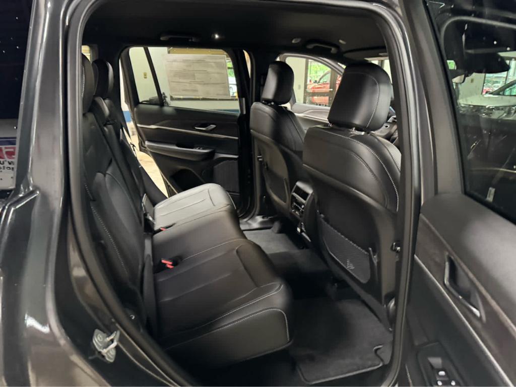 new 2025 Jeep Grand Cherokee car, priced at $47,495