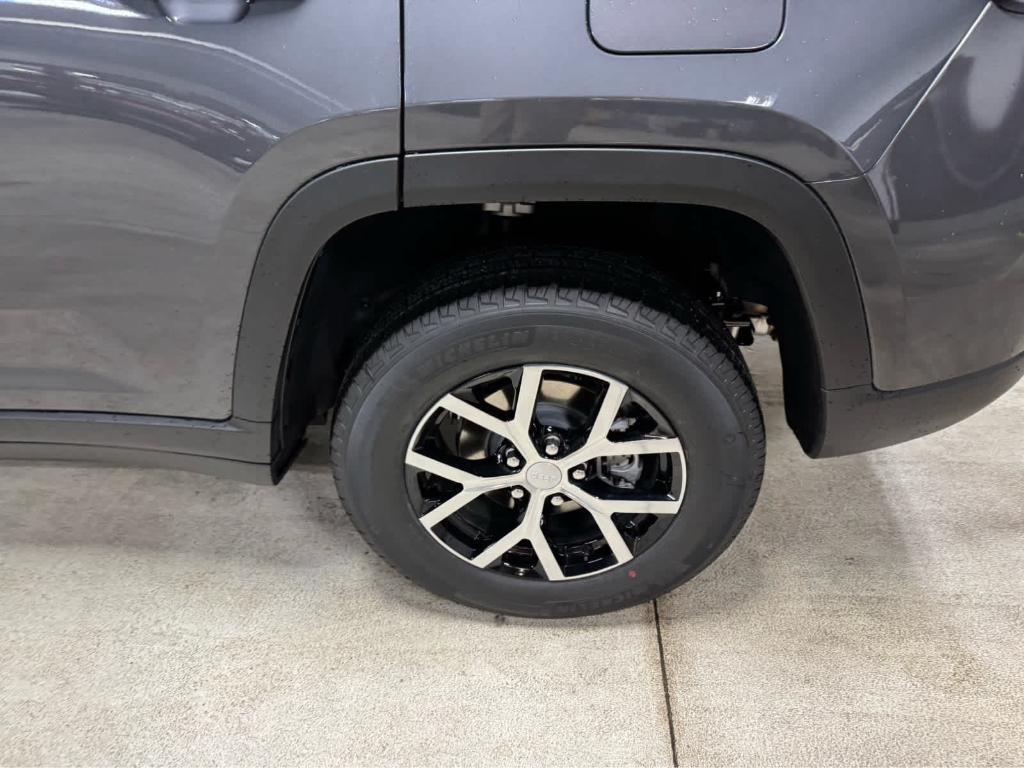 new 2025 Jeep Grand Cherokee car, priced at $47,495