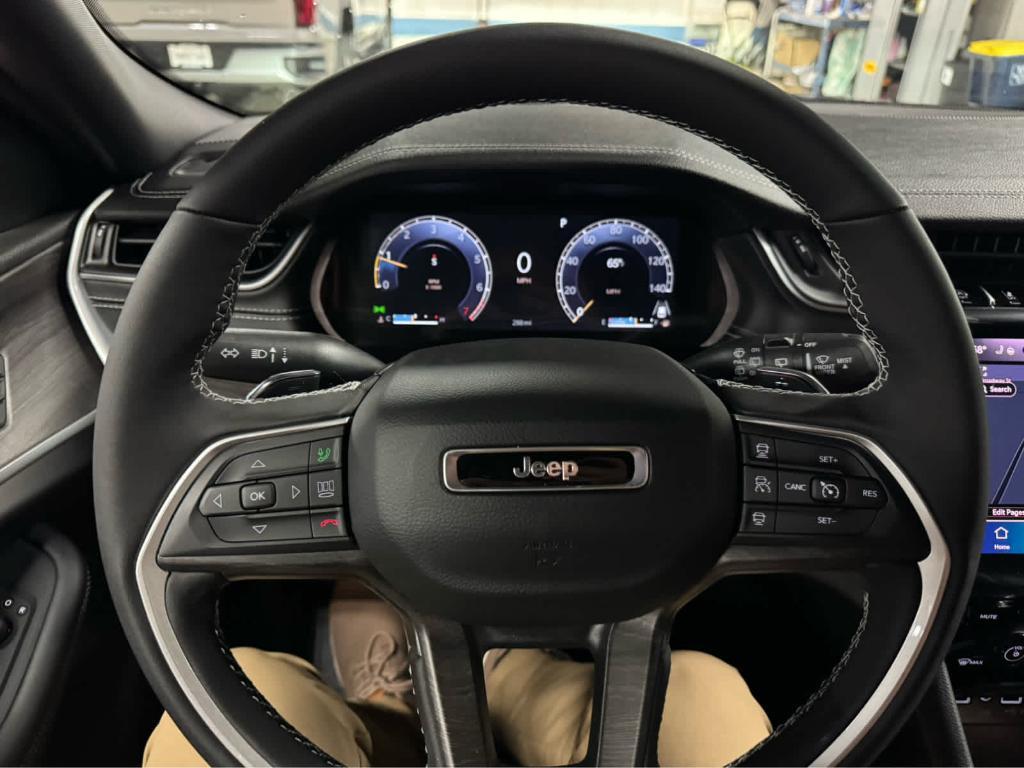 new 2025 Jeep Grand Cherokee car, priced at $47,495