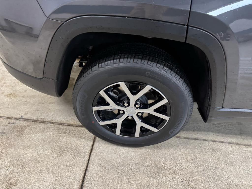 new 2025 Jeep Grand Cherokee car, priced at $47,495