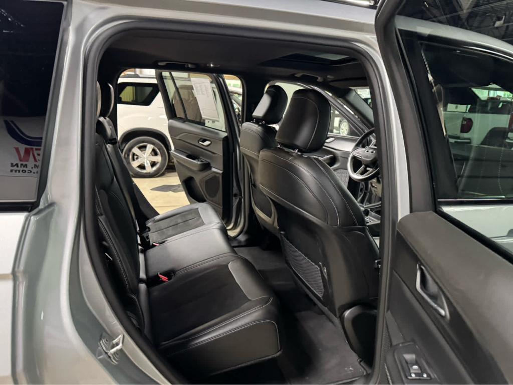 used 2024 Jeep Grand Cherokee car, priced at $38,995