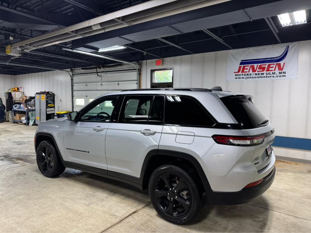 used 2024 Jeep Grand Cherokee car, priced at $38,995