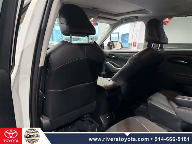 used 2021 Toyota Highlander car, priced at $30,995
