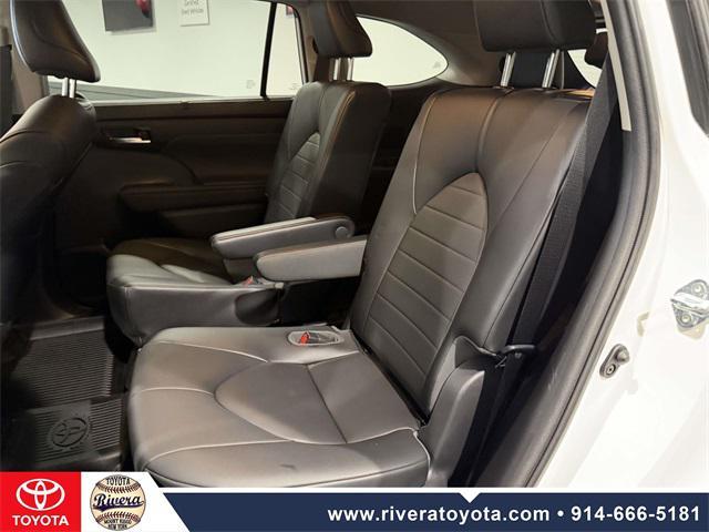 used 2021 Toyota Highlander car, priced at $30,995