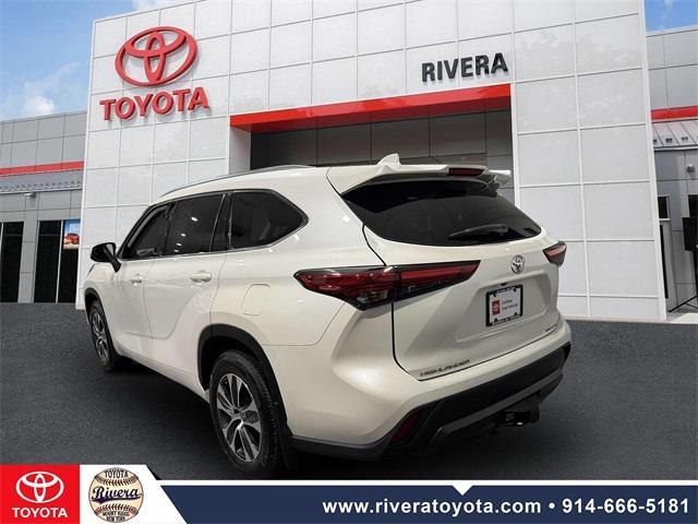 used 2021 Toyota Highlander car, priced at $30,995