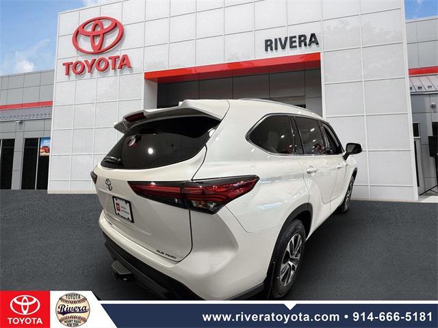 used 2021 Toyota Highlander car, priced at $30,995