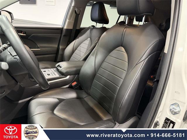 used 2021 Toyota Highlander car, priced at $30,995