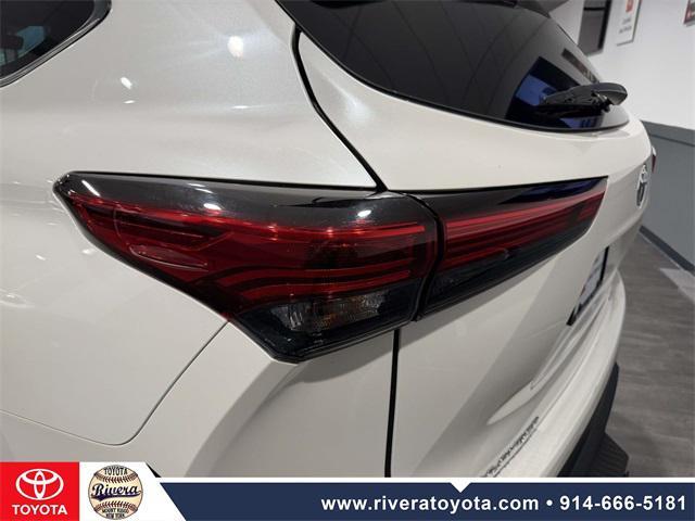 used 2021 Toyota Highlander car, priced at $30,995