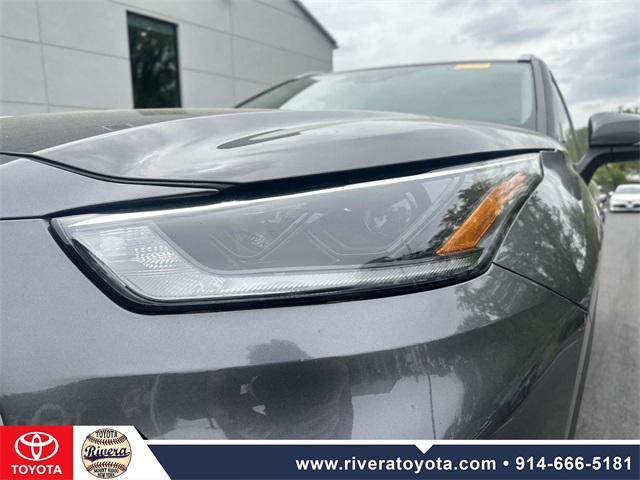 used 2021 Toyota Highlander car, priced at $33,395