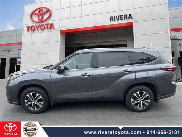 used 2021 Toyota Highlander car, priced at $33,395