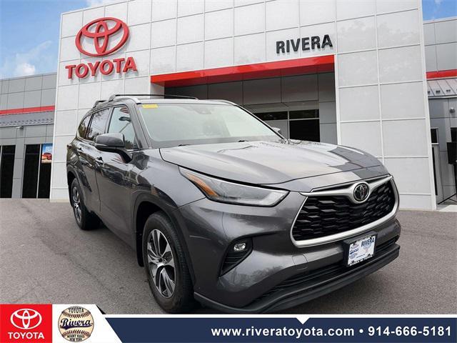 used 2022 Toyota Highlander car, priced at $35,795