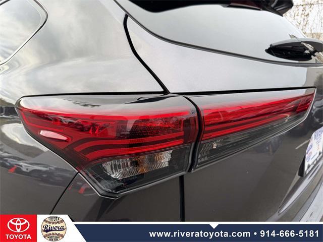 used 2022 Toyota Highlander car, priced at $35,795